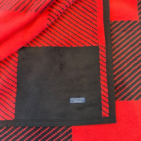 ChappyWrap Blanket for Vineyard Vines Buffalo Plaid - NWT - Picture 7 of 8